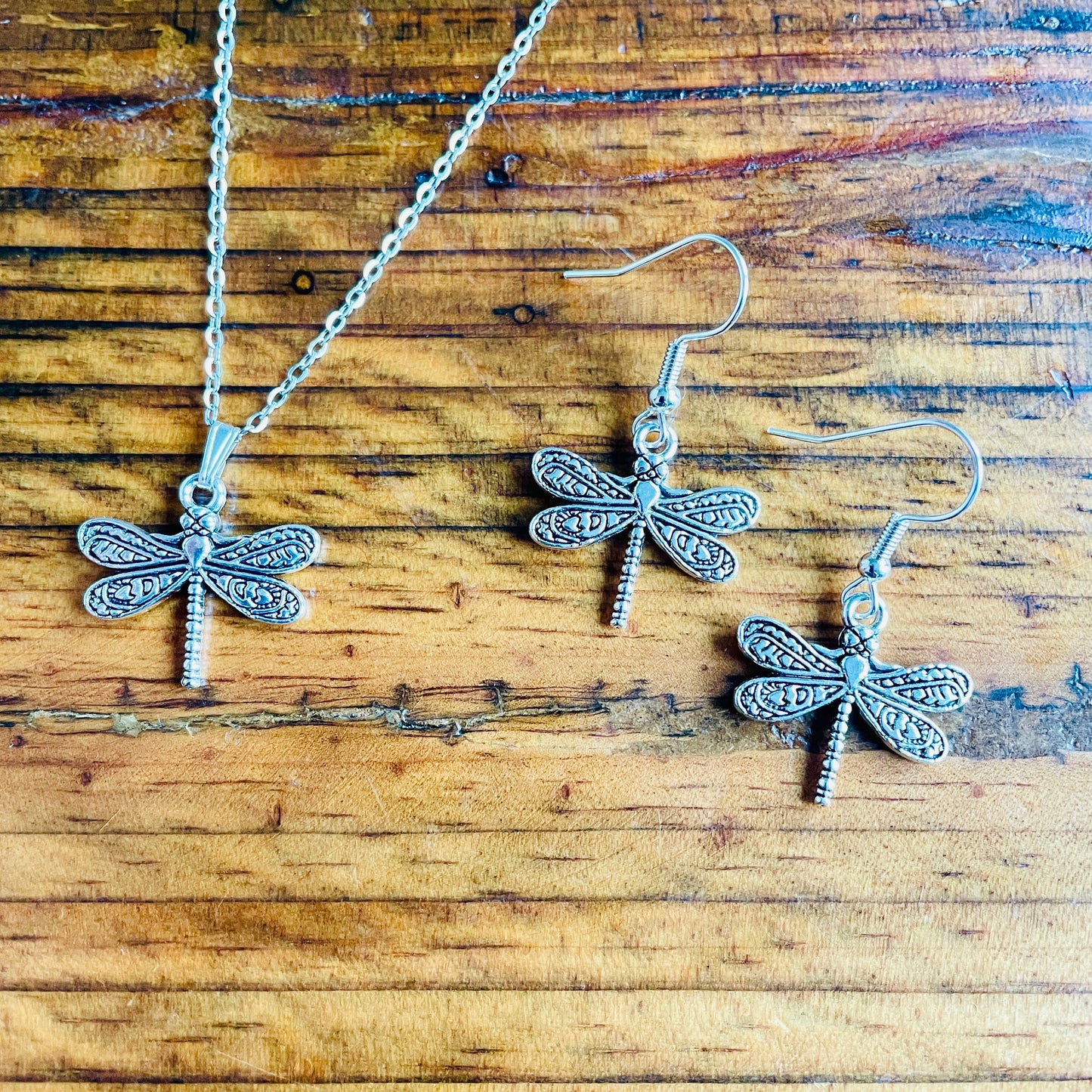 Dragonfly shaped charm pendant necklace