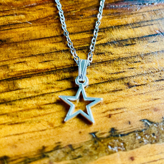 Star pendant necklace