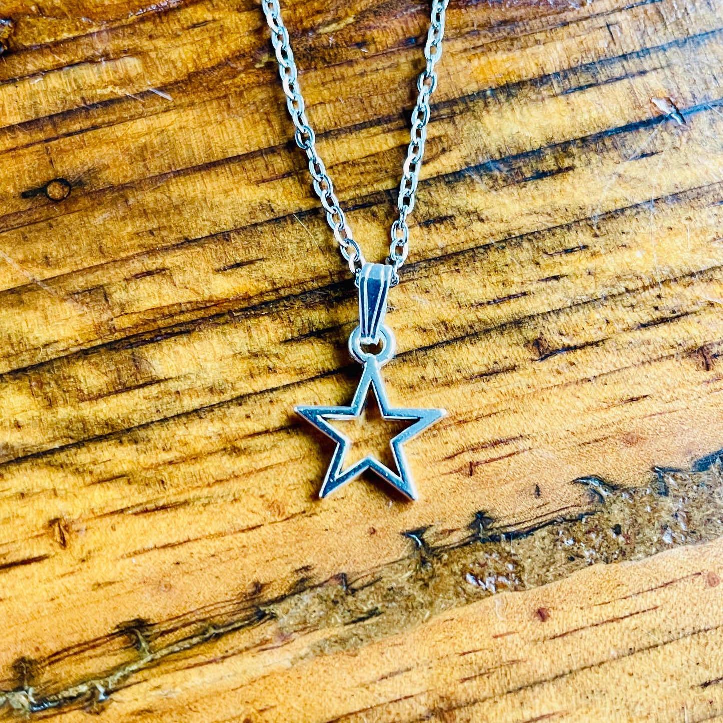 Star pendant necklace