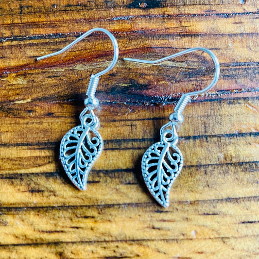 Leaf shaped charm pierced earrings