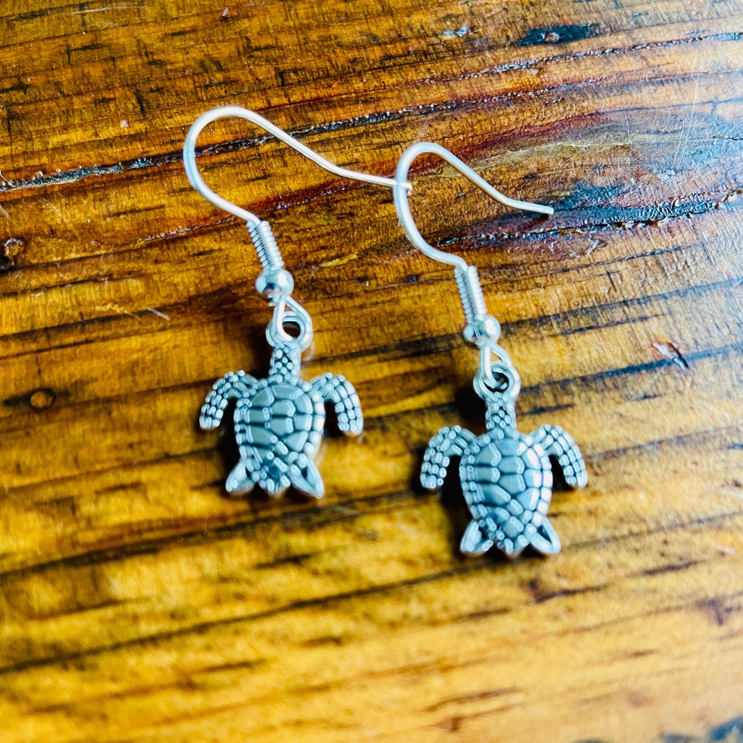 Turtle shaped charm pierced earrings