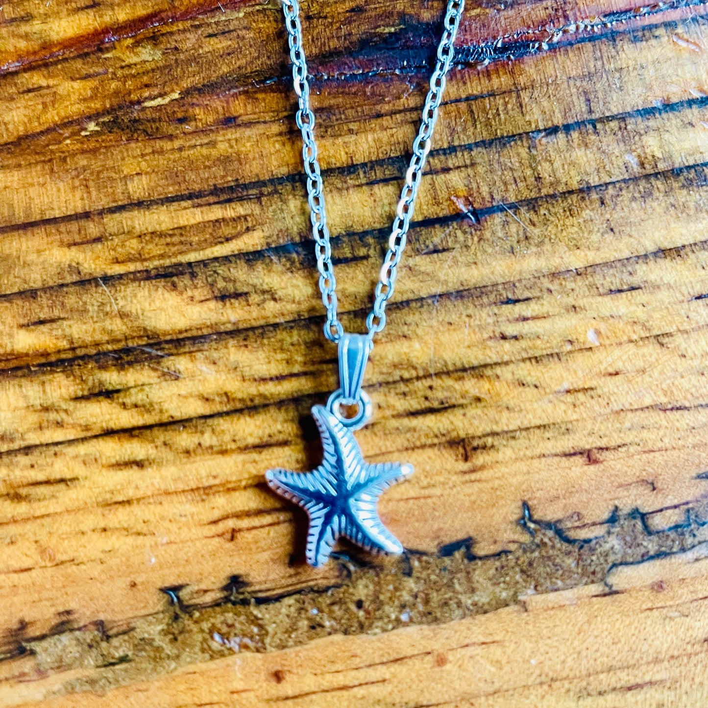 Starfish pendant necklace