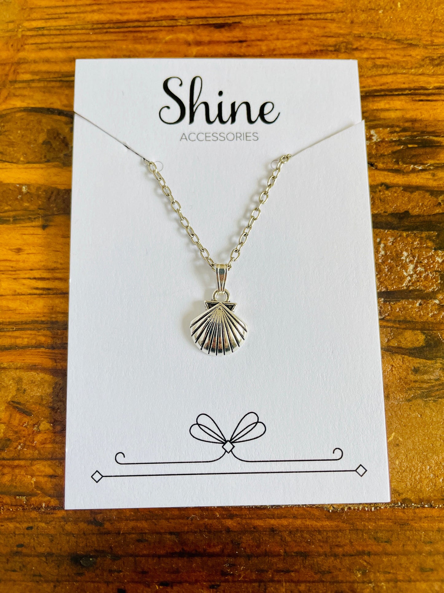 Seashell pendant necklace